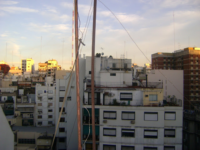 http://lh4.ggpht.com/_3XyRRAjiclU/S3CwOZcqi6I/AAAAAAAACfU/fWXwgrAlSEo/s640/terraza de arenales  y anchorena hacia la av pueyrredon y arenales.JPG